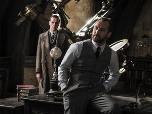 Lihat Serunya Aksi Dumbledore Muda di Fantastic Beasts Kedua Lihat Serunya Aksi Dumbledore Muda di Fantastic Beasts Kedua