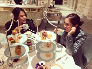 Mengintip Afternoon Tea Ashanty dan Aurel Hermansyah di London