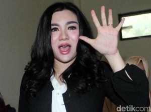 Obati Gugup Vicky Shu, Suami Bawa Speaker ke Ruang Bersalin