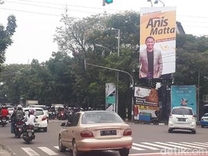 Reklame Anis Matta Capres RI 2019 Mejeng di Bandung Reklame Anis Matta Capres RI 2019 Mejeng di Bandung