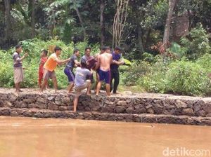 Ibu Rumah Tangga Hanyut Saat BAB Ditemukan, Begini Kondisinya