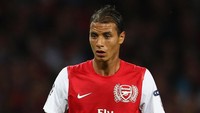 Marouane Chamakh berusaha mengakali menipisnya rambut dengan strategi acak-acak. Tapi terkadang itu tak sukses dan justru memperlihatkan bagian tertentu yang malah seperti pitak. (Foto: Julian Finney/Getty Images)