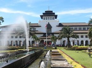 Mengulik Gedung Sate