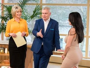 Punya Implan Bokong Terlalu Besar, Wanita Ini Sampai Takut Duduk