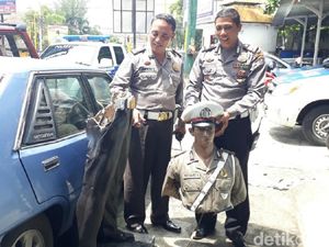 Patung Polisi di Yogya Dirusak Orang Tak Dikenal Patung Polisi di Yogya Dirusak Orang Tak Dikenal