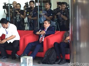 Sekjen Demokrat Hinca Panjaitan Sambangi KPK, Ada Apa?