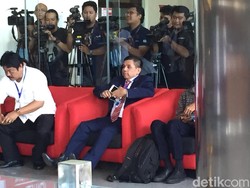 Sekjen Demokrat Hinca Panjaitan Sambangi KPK, Ada Apa?