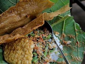 Ada 10 Racikan Sego Pecel Komplet, Pilih yang Mana untuk Sarapan?