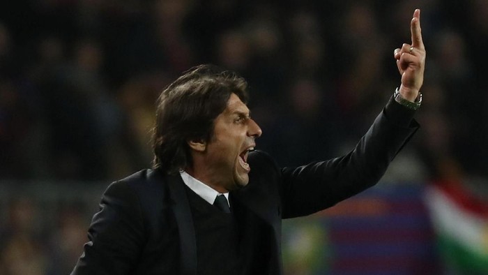 Soccer Football - Champions League Round of 16 Second Leg - FC Barcelona vs Chelsea - Camp Nou, Barcelona, Spain - March 14, 2018   Chelsea manager Antonio Conte. REUTERS/Susana Vera