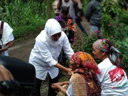 Khofifah Janji Bangun SMK Pariwisata di Sukapura Jika Terpilih