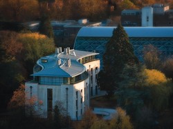 Gedung Unik di Inggris Untuk Kenang Jasa Stephen Hawking