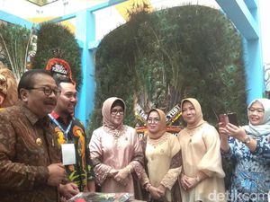 HUT Dekranasda, Pakde Karwo Promosikan Potensi Kerajinan Jatim HUT Dekranasda, Pakde Karwo Promosikan Potensi Kerajinan Jatim