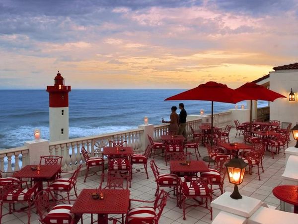10 Rooftop Bar di Dunia yang Punya Pemandangan Spektakuler