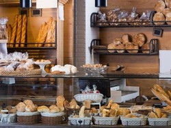 Buka Setiap Hari, Pemilik Bakery Ini Didenda Rp 50 Juta!