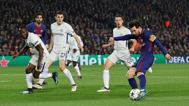 Lionel Messi membawa Barcelona lolos dengan agregat kemenangan 4-1 atas Chelsea.