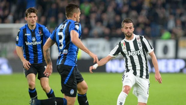 Juventus kini difavoritkan meraih titel Serie A lantaran memiliki keunggulan empat poin atas Napoli.