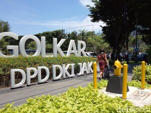 Bukan Merah, Fire Hydrant di Depan Golkar DKI Malah Dicat Kuning