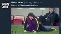 Di leg kedua ini, Messi sukses mempermalukan barisan pertahanan Chelsea. Cesar Azpilicueta, Tony Ruediger, dan Andreas Christensen bisa dipermainkannya, yang terbukti bisa membuat dua gol serta satu assist untuk gol Ousmane Dembele dini hari tadi. (Foto: Twitter @Footy_Jokes)