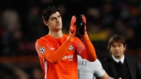 Dalam kemenangan Barcelona dengan skor 3-0 atas Chelsea di Camp Nou, Kamis (15/3/2018) dini hari WIB, Messi dua kali menjebol gawang Courtois. Dua kali pula Courtois dikolongi Messi. (Foto: Lee Smith/Action Images via Reuters)