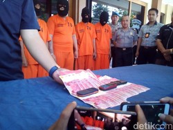 Polisi Ciduk 5 Orang Pengedar Uang Palsu di Kudus