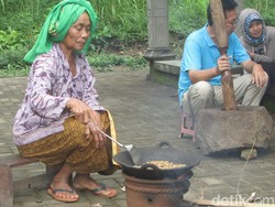 Slurp! Nikmatnya Kopi Khas Gunung Arjuno di Kampung Jatiarjo