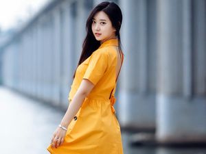 Terpukau Model Bikini yang Fotonya Saat Tanpa Makeup Viral