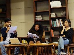 Buku Kumpulan Puisi Tanda bagi Tanya Tonjolkan Sisi Tenang Penulis