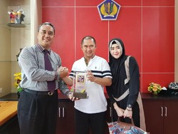 Bu Dendy Dampingi Suami Lapor SPT di Kantor Pajak