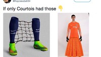 Selain itu, ada pula meme ledekan yang menyarankan agar Courtois memasang jaring pengaman di antar kedua kakinya. (Foto: Internet/Twitter)