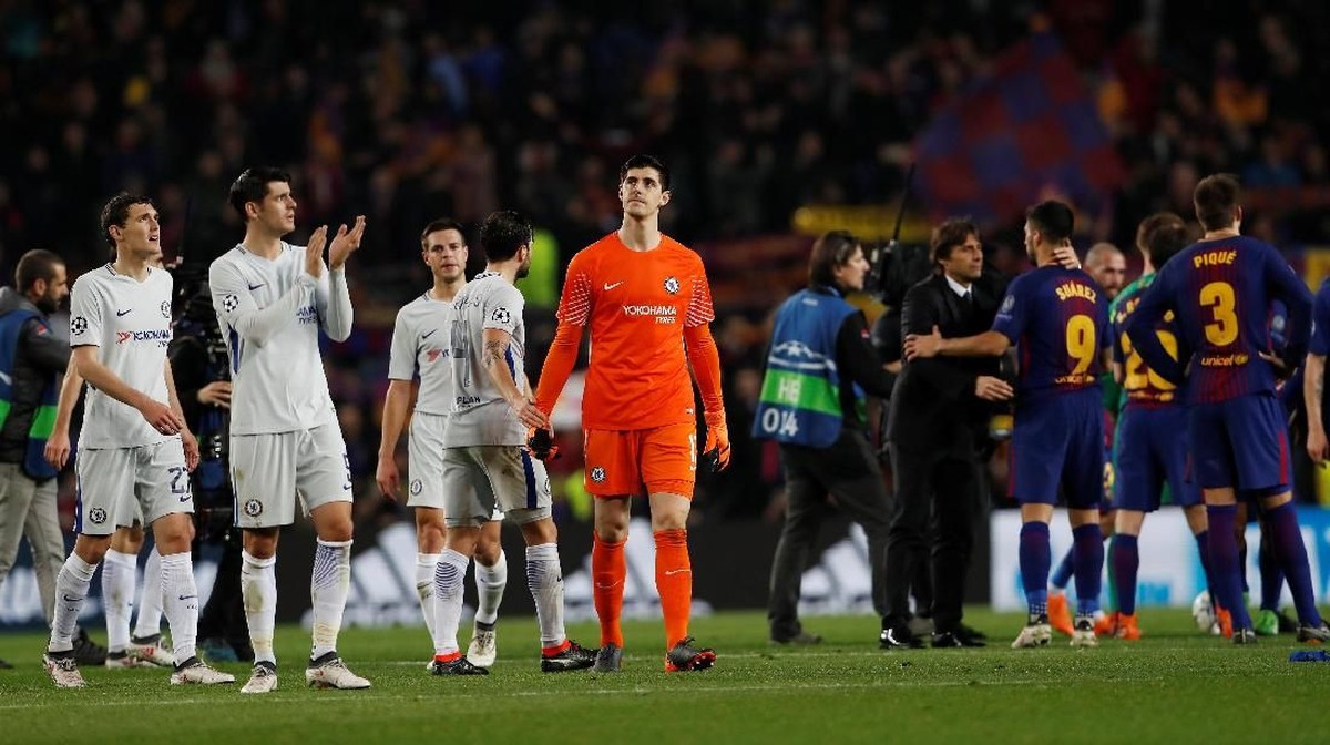 Kiper Chelsea Thibaut Courtois membuat kesalahan dalam kekalahan lawan Barcelona. (Foto: Lee Smith/Action Images via Reuters)