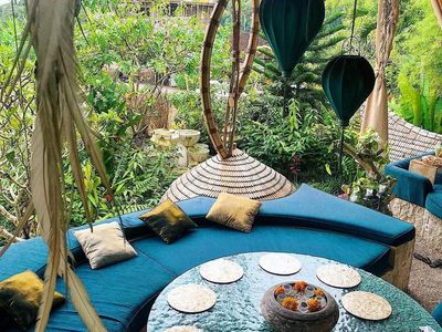 Ada Pemandangan Sawah hingga Sungai Menyejukkan di 8 Kafe Ini