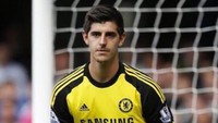 Ledekan lain untuk Courtois memunculkan meme macam ini: ia takkan bisa dikolongi Messi jika punya bagian bawah tubuh seperti putri duyung. (Foto: Internet/Twitter)
