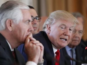 Sebelum Dipecat, Donald Trump Suruh Tillerson Makan Caesar Salad