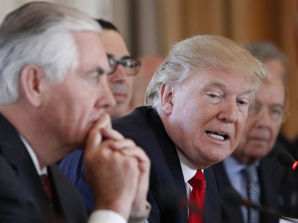 Sebelum Dipecat, Donald Trump Suruh Tillerson Makan Caesar Salad Sebelum Dipecat, Donald Trump Suruh Tillerson Makan Caesar Salad