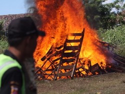Pengelola Tertibkan Tangga Penumpang di Tol Tangerang-Merak