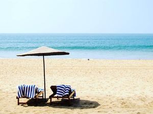 Duh, Pelecehan! Warlok India Suka Rekam Turis-turis yang Berjemur di Pantai