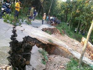 Jalan Desa di Blora Putus diterjang Arus Sungai Bengawan Solo
