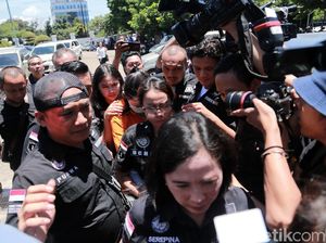 Berkasnya Dinyatakan Lengkap, Hilang Sudah Keceriaan Jennifer Dunn Berkasnya Dinyatakan Lengkap, Hilang Sudah Keceriaan Jennifer Dunn