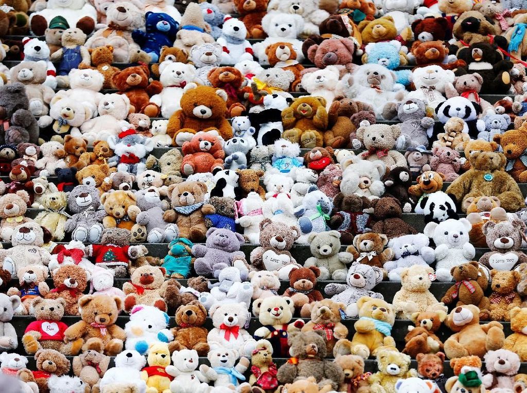 Pesan Penting dari Ratusan Teddy Bear yang Berjejer di Jerman