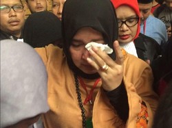 Ekspresi Emosional Asma Dewi Saat Divonis 5 Bulan