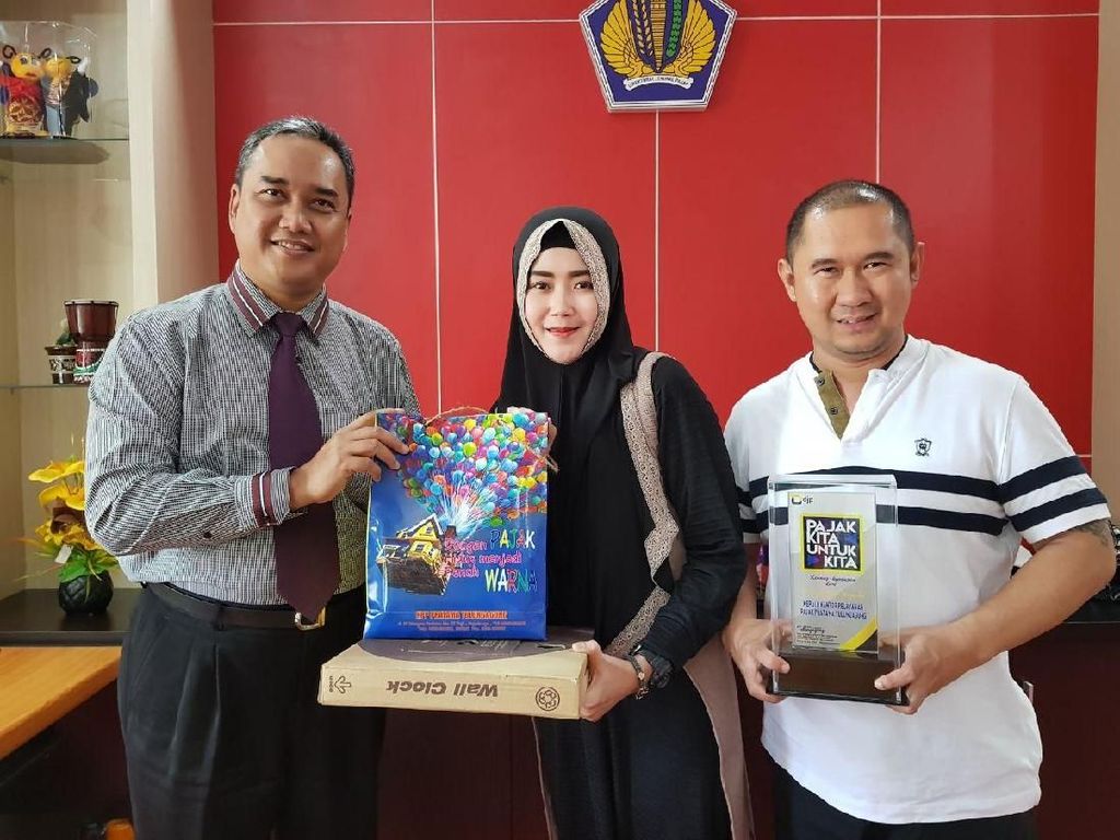 Kantor Pajak Gaet Bu Dendy dan Pak Dendy Jadi Bintang Kantor Pajak Gaet Bu Dendy dan Pak Dendy Jadi Bintang
