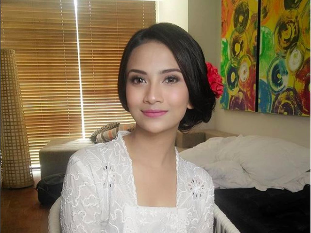 Dandan Cantik, Vanessa Angel Mau Tunangan? Dandan Cantik, Vanessa Angel Mau Tunangan?