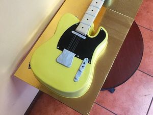 Keren! Kue-kue Ini Bentuk dan Ukurannya Persis Gitar Asli