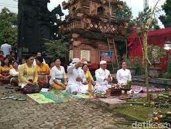 Umat Hindu di Cirebon Jalani Ritual Tawur Agung Kesanga