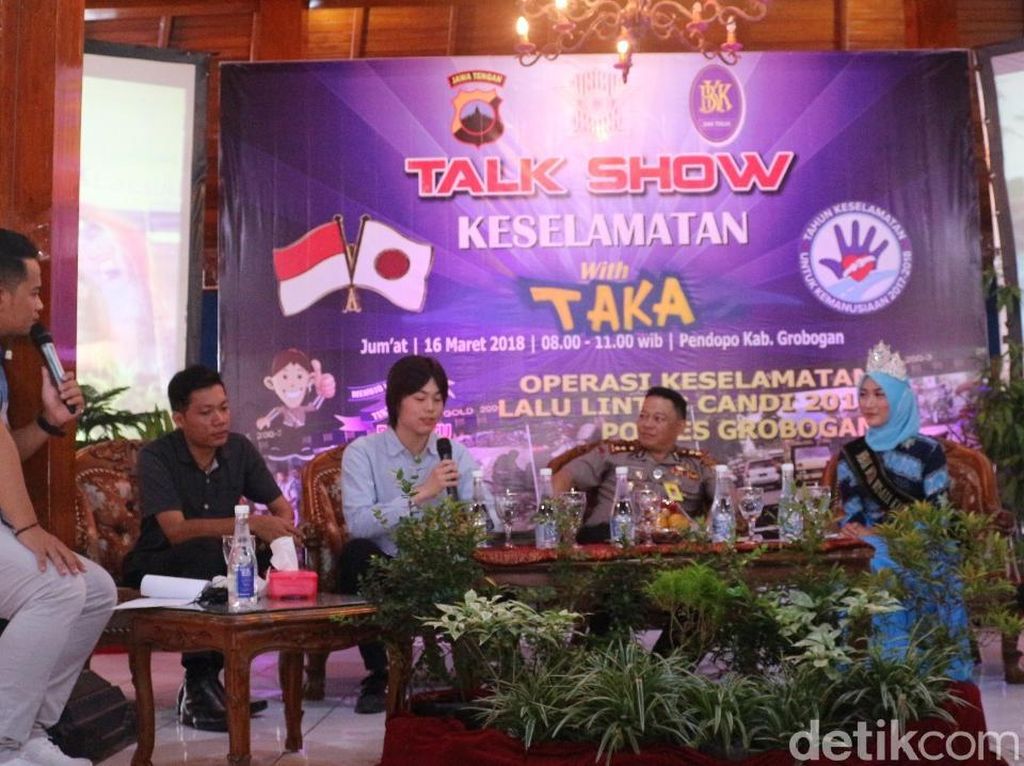 Mahasiswa Jepang Kaget Lihat Anak SD Berani Naik Motor Mahasiswa Jepang Kaget Lihat Anak SD Berani Naik Motor