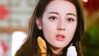 Dilraba Dilmurat, 25 tahun, adalah artis terkenal di China. (Instagram @dear_dlrb)