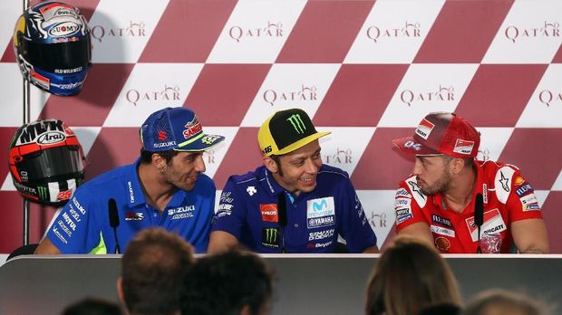 Andrea Dovizioso (kanan) menganggap ada enam pebalap yang berpeluang menjadi juara dunia MotoGP 2018.