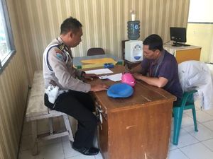 Gagal Suap Polisi, Pemohon SIM Ini Justru Dibimbing Hingga Lulus Gagal Suap Polisi, Pemohon SIM Ini Justru Dibimbing Hingga Lulus