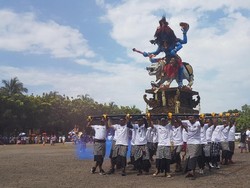 Ogoh-ogoh dari 6 Banjar di Banten Diarak Keliling Kota