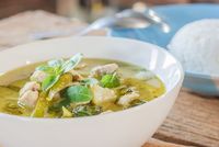 Siang Ini Enaknya Makan Green Curry Khas Thailand di 5 Tempat Ini